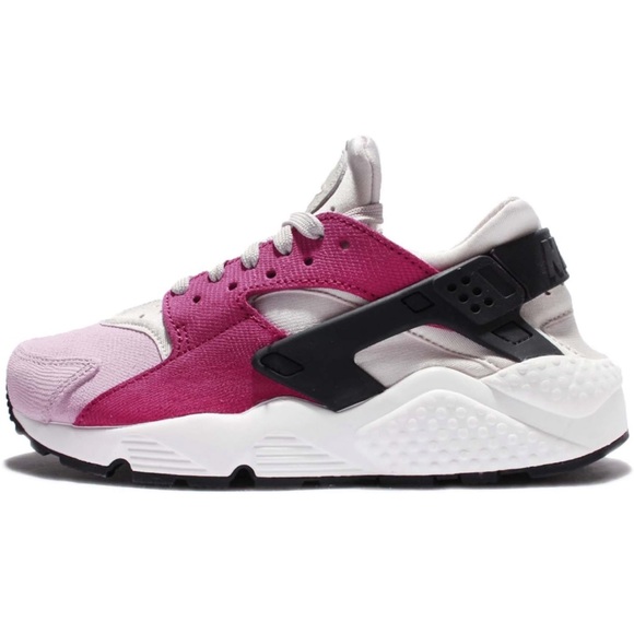Nike Shoes - Nike Womens Air Huarache Run PRM 6.5